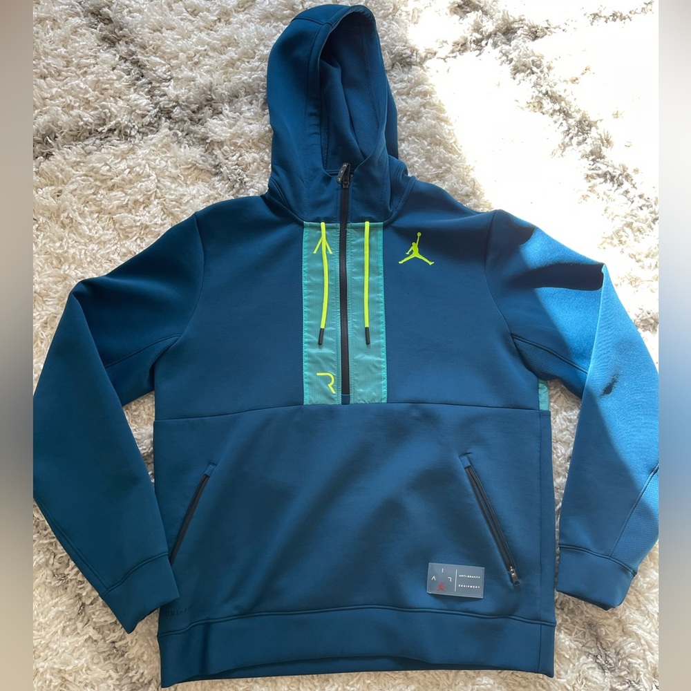 Air Jordan - Nike - Dri-Fit Anti Gravity Equipment Hoodie - Really nice! Size L